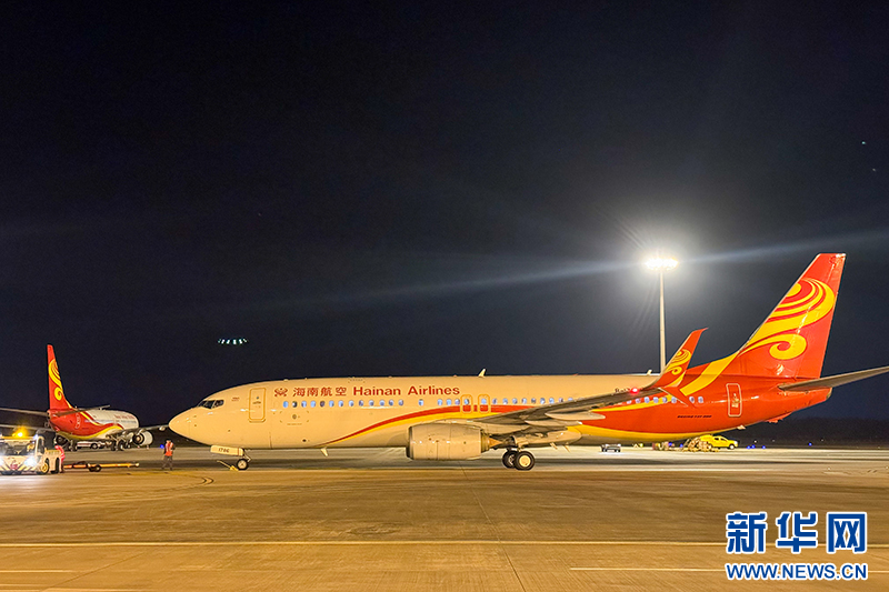 河北航空开启新篇章，石家庄直飞香港首个航班启航，携手共创美好未来——河你一起，香遇港岛