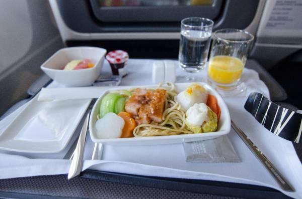 探秘全球第一航空公司飞机餐，商务舱的美食之旅