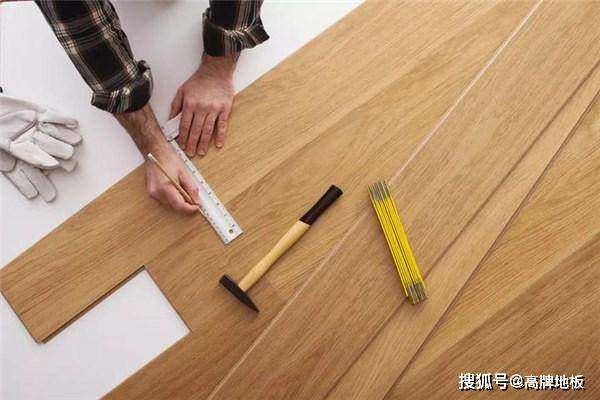 实木地板铺设中的胶水应用，工艺、优势与注意事项