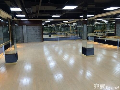 舞蹈地板真的不用胶水吗？探究新型舞蹈地板的安装技术