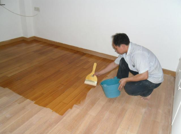 强化木地板安装打胶水的实践与技巧