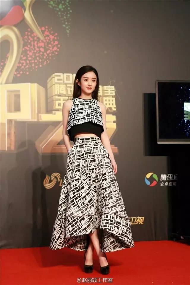 送年轻女生丝巾是否合适？解读丝巾的魅力与送礼之道