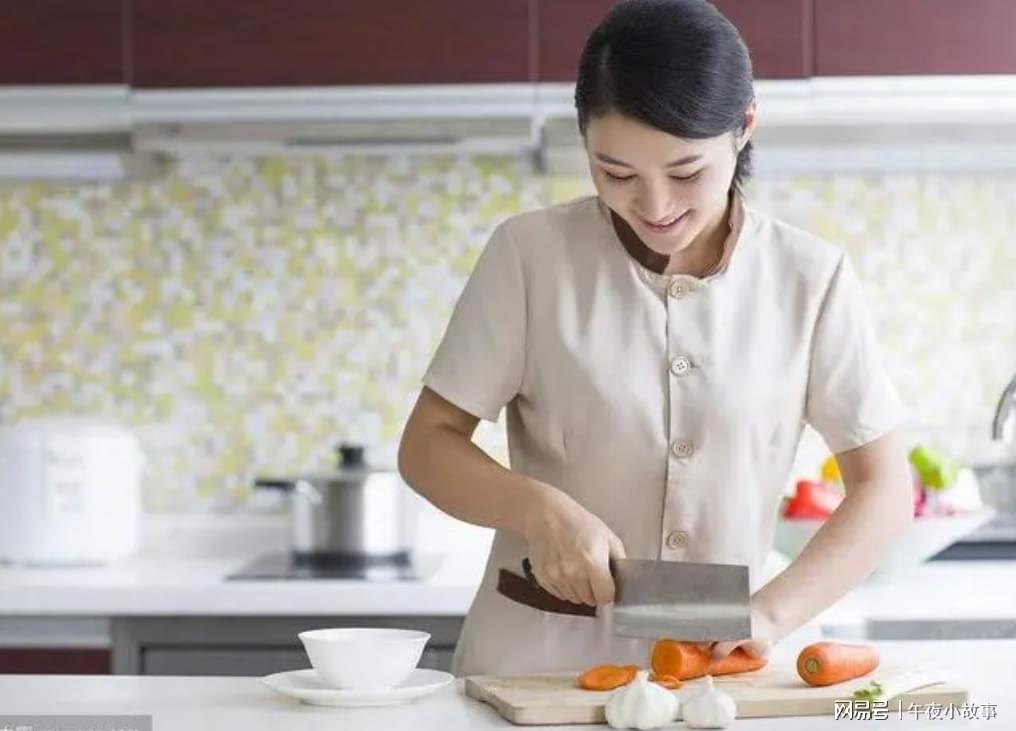 保姆在哪吃饭合适，家庭与职业的平衡之道
