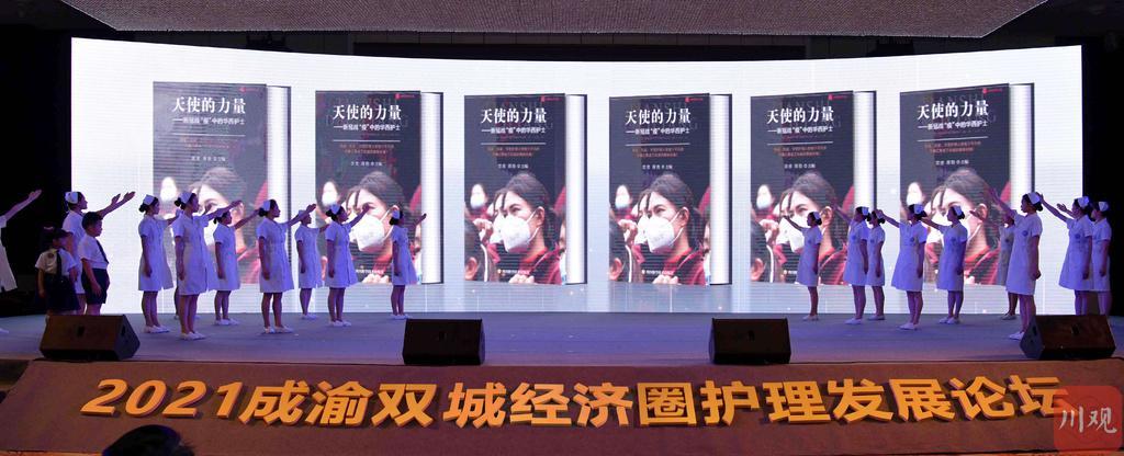 成都至喀什，千里之遥，飞行中的故事