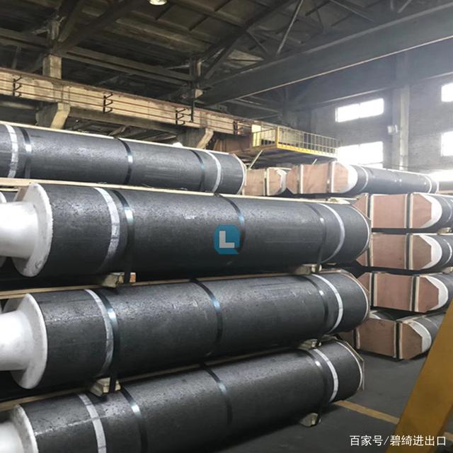 石墨电极的应用领域及其使用材料探讨