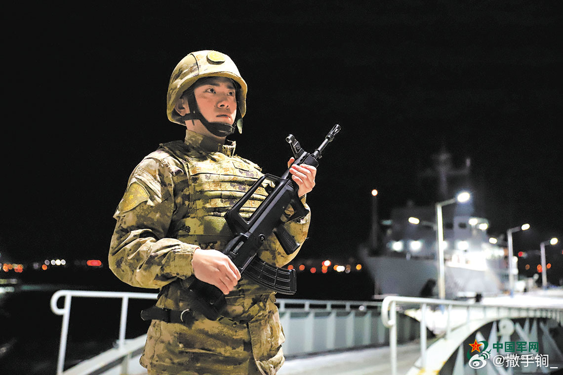 哨兵过年执勤，坚守岗位的温暖与荣耀