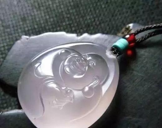 揭秘保湿冰晶，守护肌肤水润的秘密武器