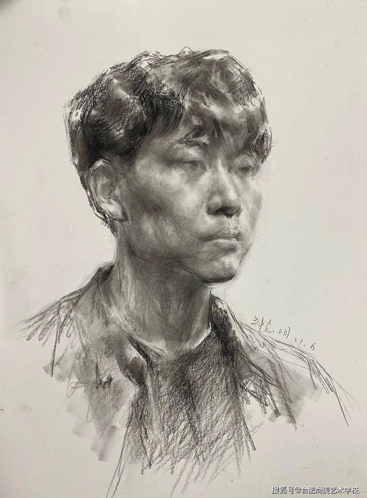 素描中的裸女，艺术之美与审美探讨