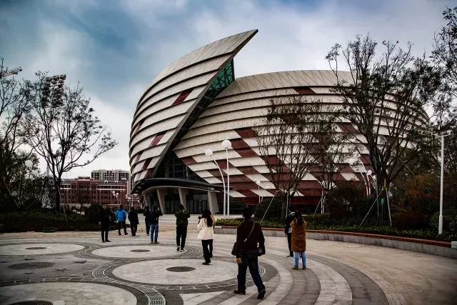 重庆海螺形状建筑，城市新地标的美学解读