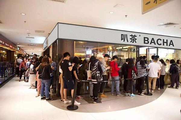 商场内奶茶店销量飙升现象探究
