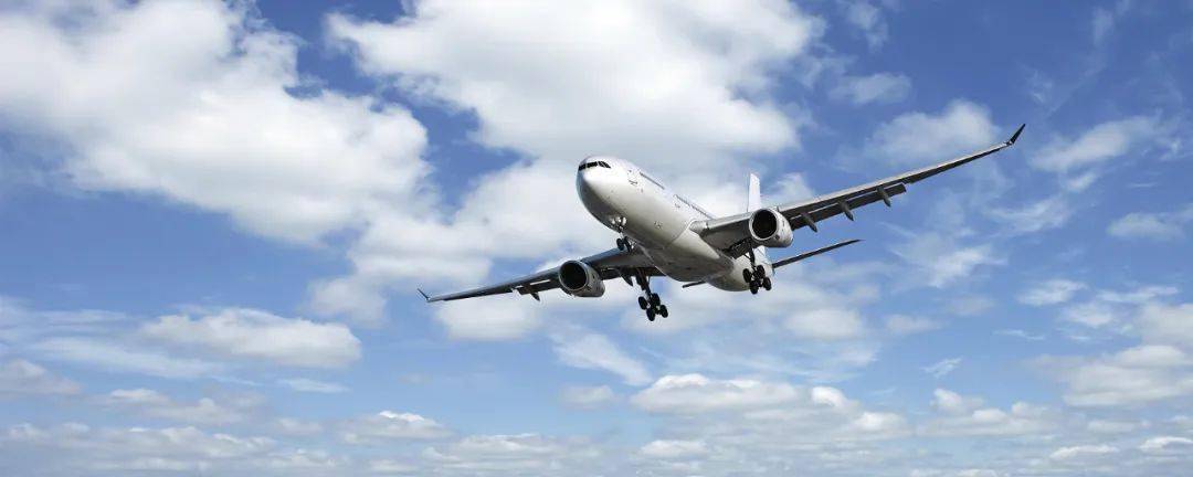 北京飞机降落配音女声，航空之旅的温馨告别
