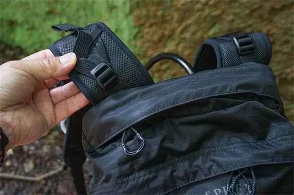 小型登山包，轻便与功能的完美结合
