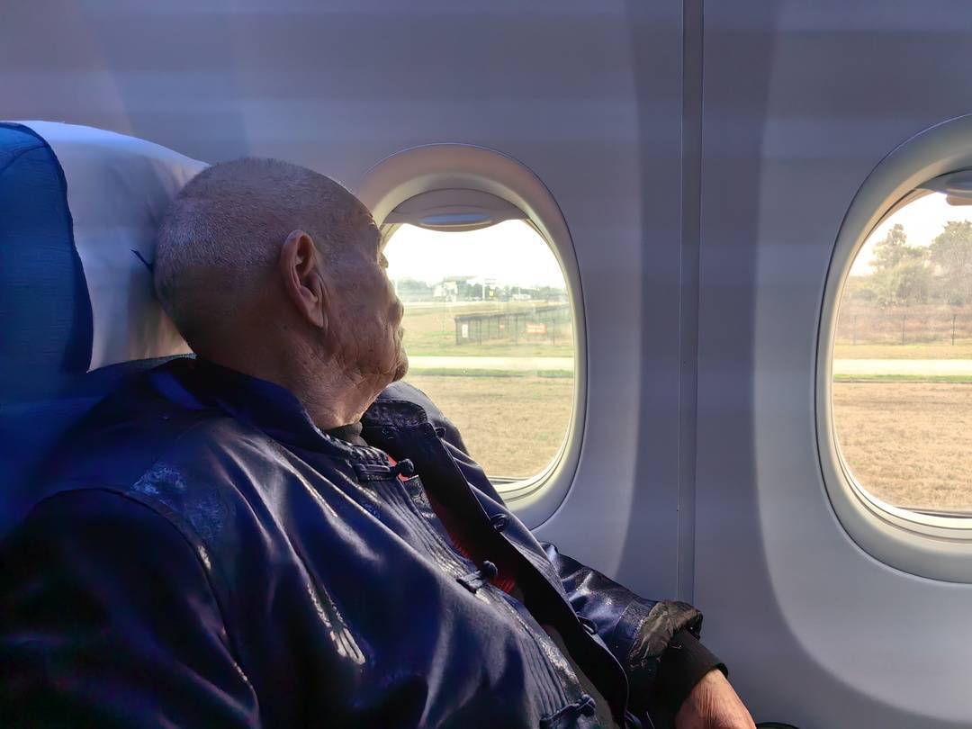 老人坐飞机的航空之旅，挑战与机遇并存