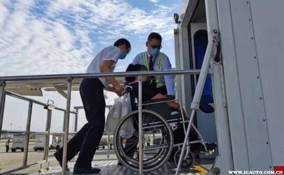 坐飞机带轮椅会超重吗？详解航空规定与注意事项