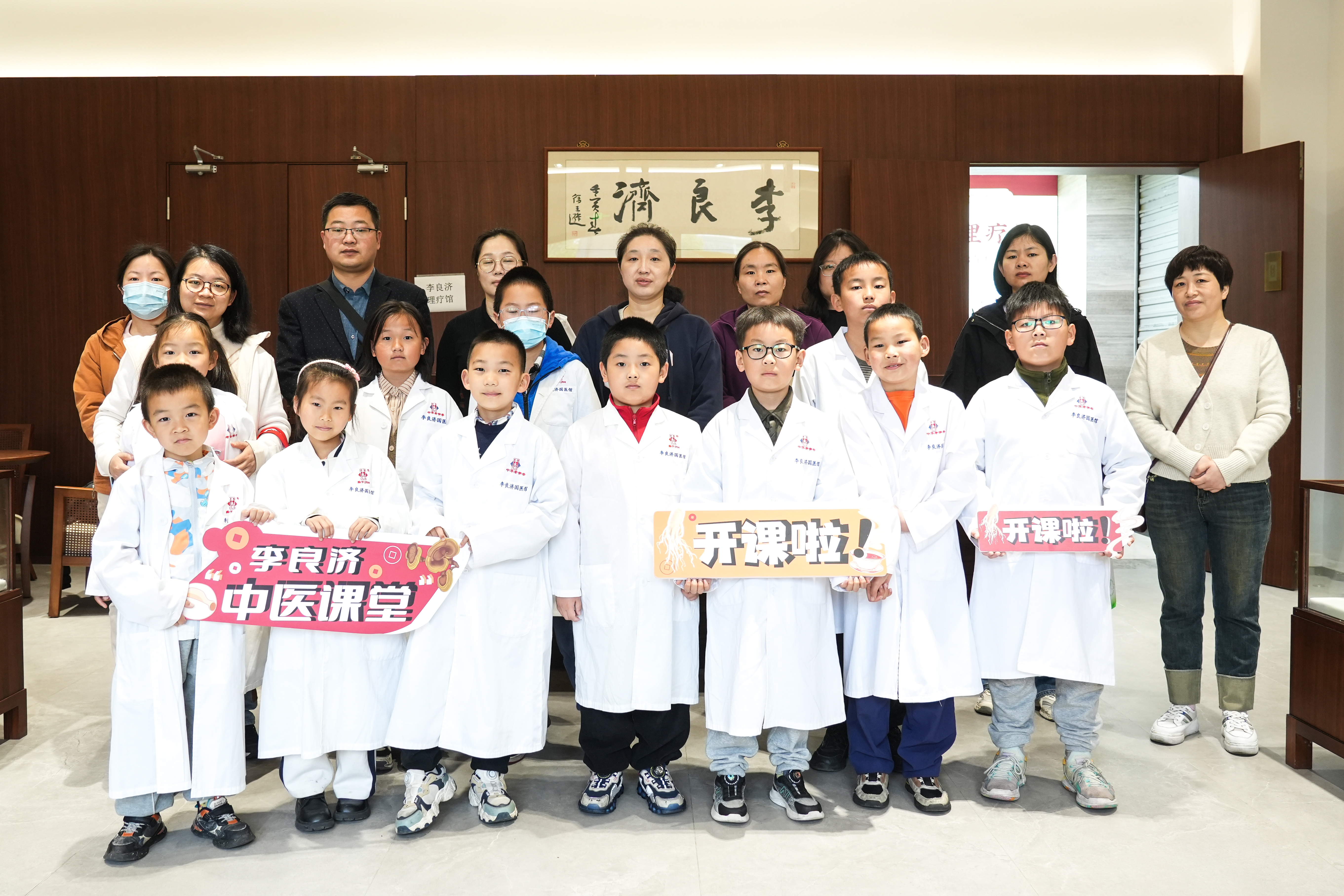 苏州儿童医院脊柱科专家团队，专业守护儿童脊柱健康