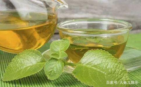 薄荷茶饮料，清新口感与健康益处