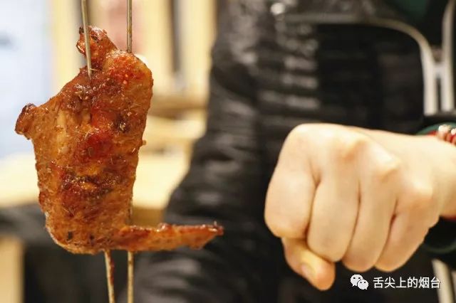 红牛饮料与烧肉的独特组合，一场味蕾的盛宴