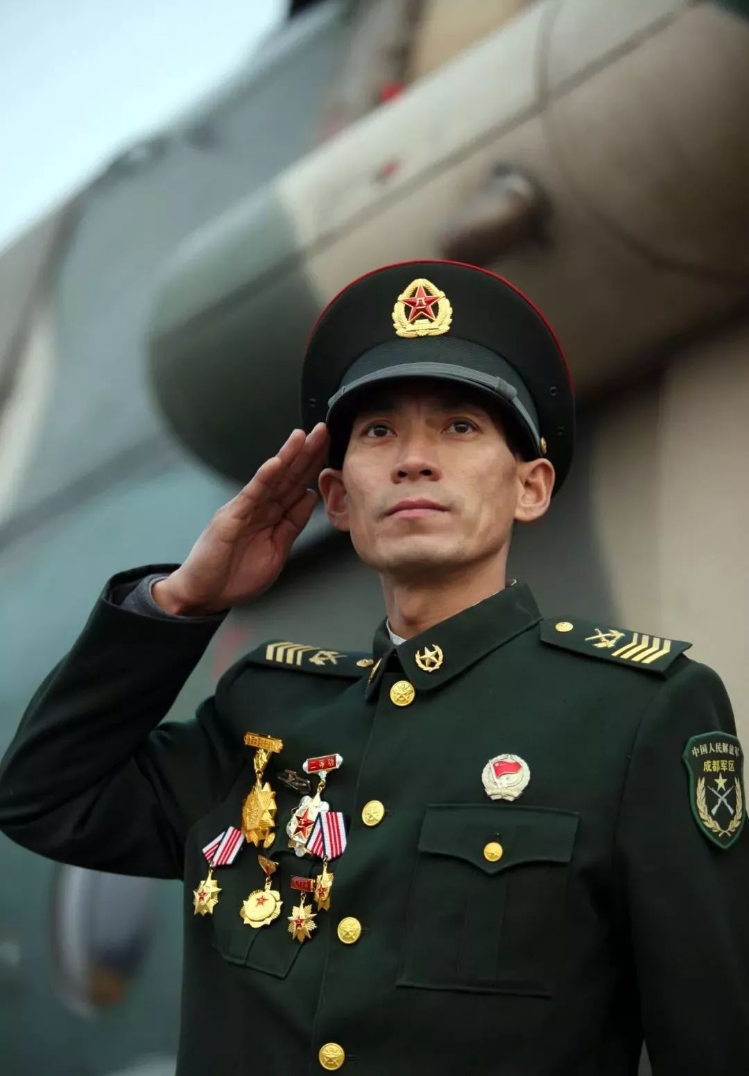 最高士官待遇，荣誉与责任的体现
