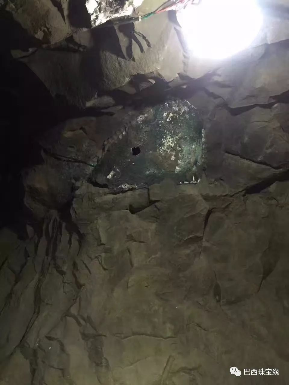 水晶木纹矿源探寻之旅，揭秘神秘矿洞背后的故事
