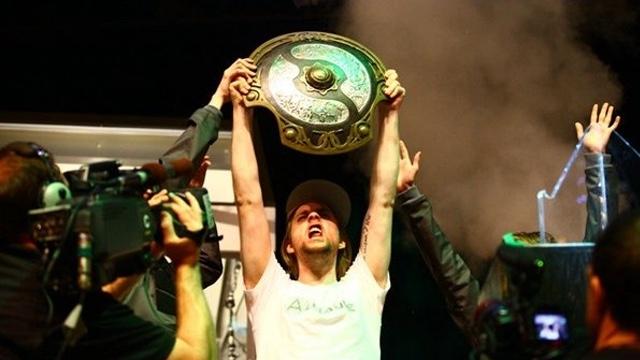 Ti6冠军阵容海报，荣耀与传奇的集结