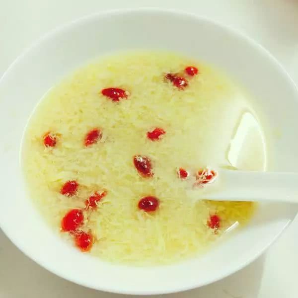 醪糟蛋花汤下奶，传统美食的营养价值与现代应用