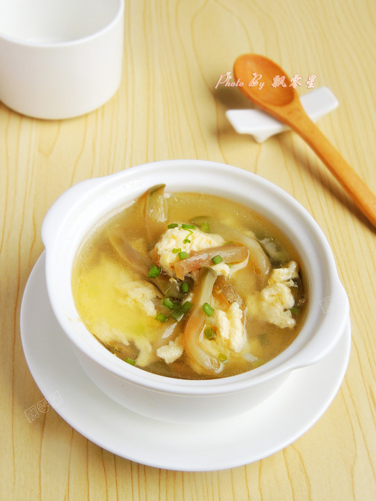 榨菜丝蛋花汤，一道家常美食的烹饪与品味