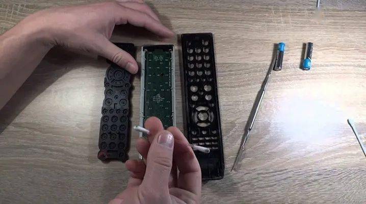 探索未来科技，接收机遥控器的革新之路