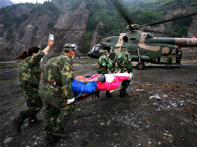 汶川地震中的伞兵英勇救援与牺牲人数纪实