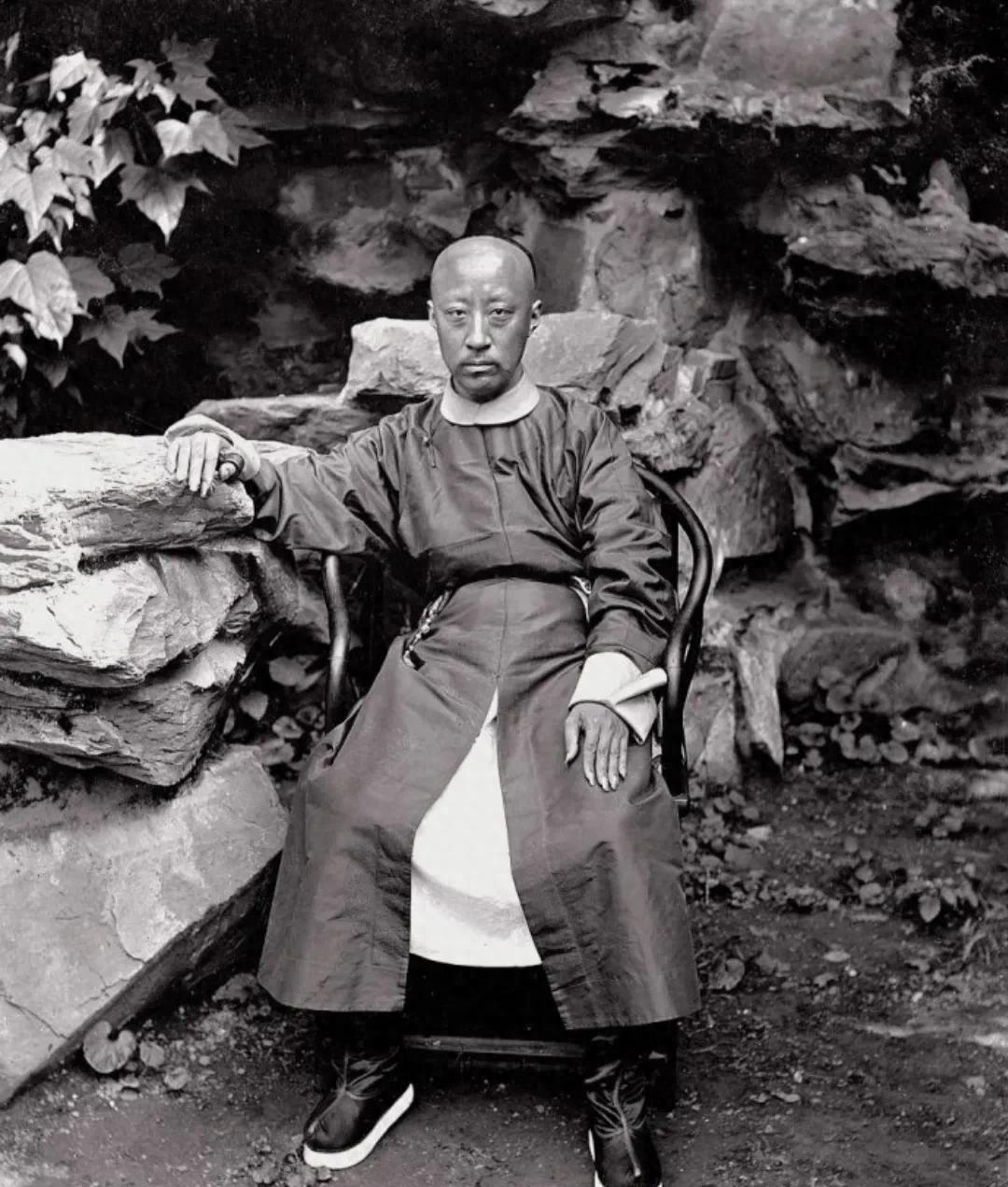 小班美术，给好朋友画像