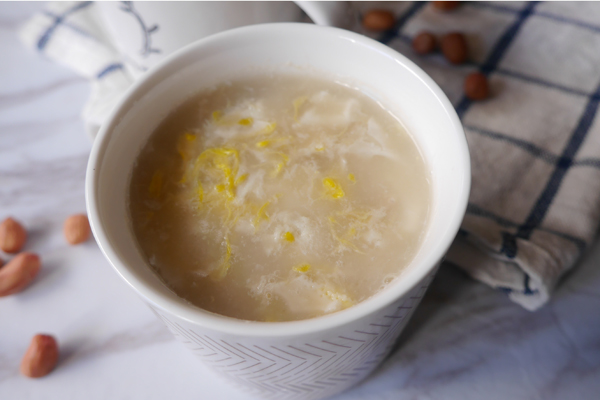 鸡蛋花生汤，一道家常美味汤品的做法