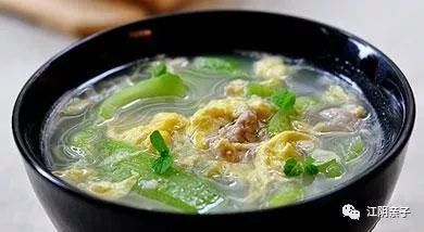角瓜丝蛋花汤，一道家常美味汤品的制作与品味